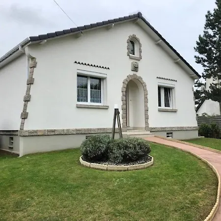 Holiday home Maison Sainte Cecile Proche Plage Et Commerces *