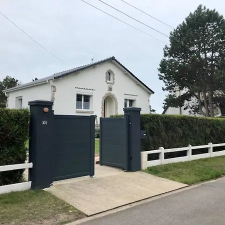 Holiday home Maison Sainte Cecile Proche Plage Et Commerces